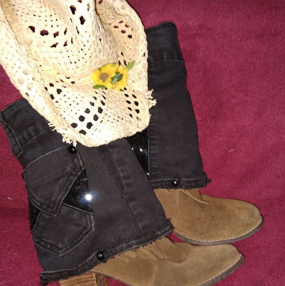 🌻Country girl Black Denim Hugs - Picture 4 of 6